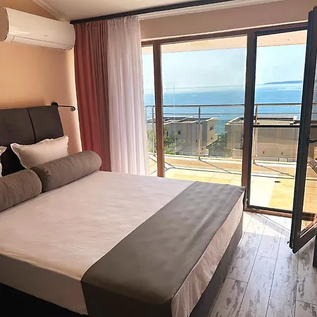 семеен Golden Place 소조폴