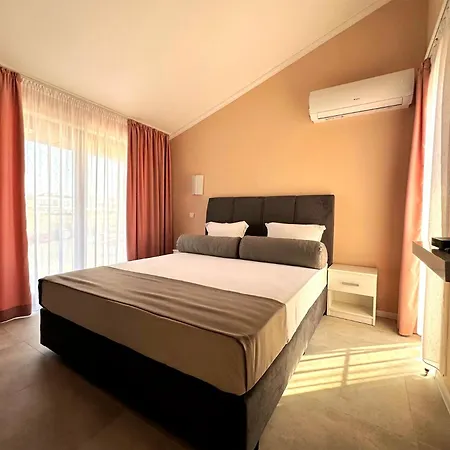 семеен Golden Place 3* 소조폴