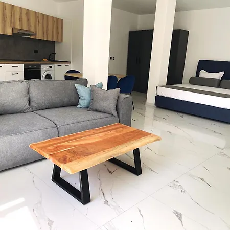 семеен Golden Place 호텔 3*