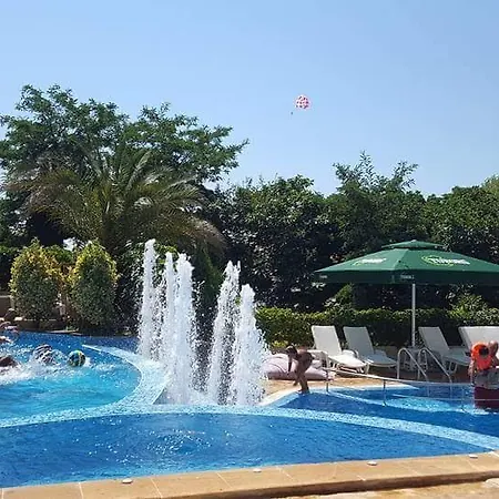 семеен Golden Place 호텔