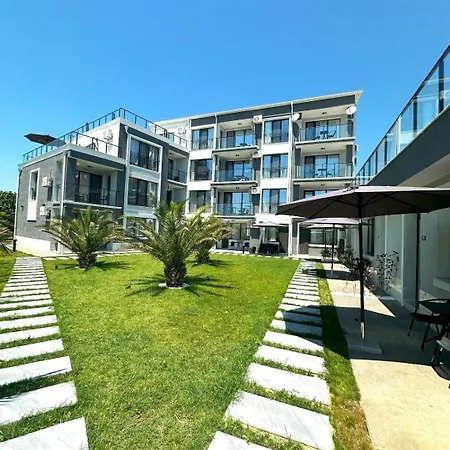 семеен Golden Place Hotell